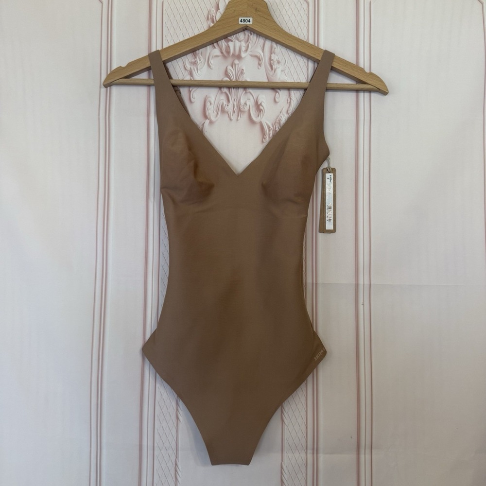 NWT SKIMS CS BODY UNLINED PLUNGE THONG BODYSUIT in Sienna Size Small
